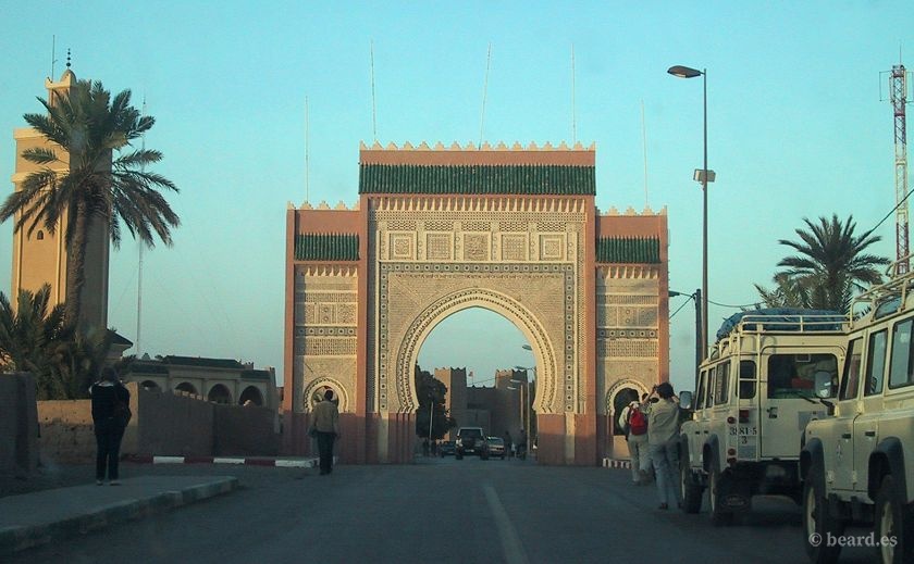 Las entrada de Merzouga. Al entrar, girar a la izquierda, NO a la derecha.